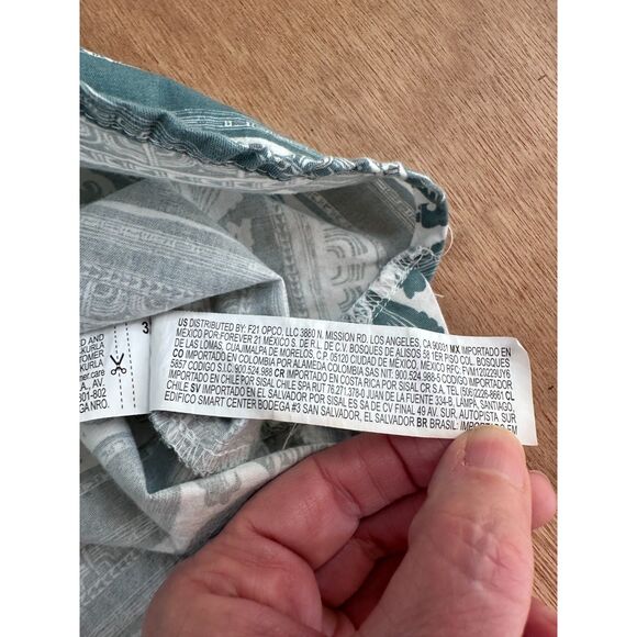 Forever 21 Men’s Button Up Shirt L Green White Wave Print Casual - Picture 5 of 7